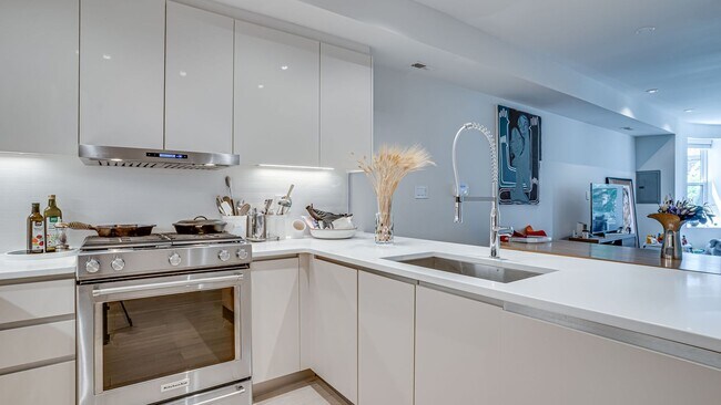 Foto del edificio - Luxurious Living in NW DC!