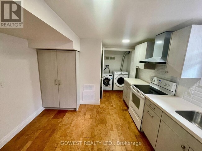Building Photo - 42 Briarwood Crescent