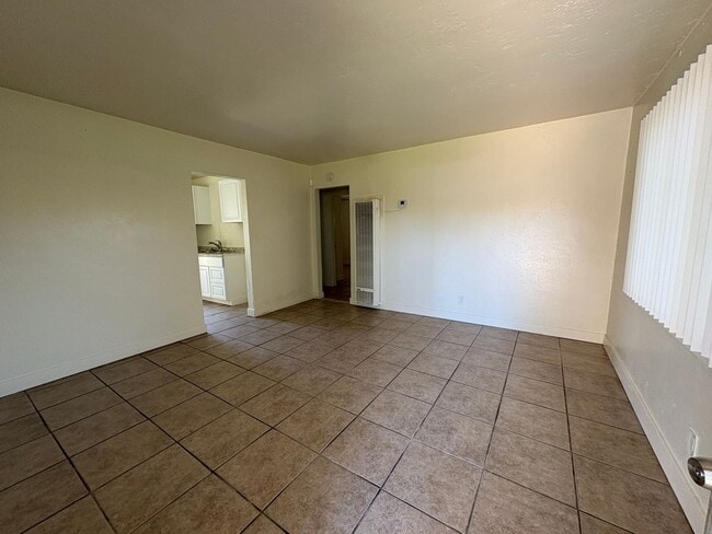 Building Photo - Tehachapi City Apartment