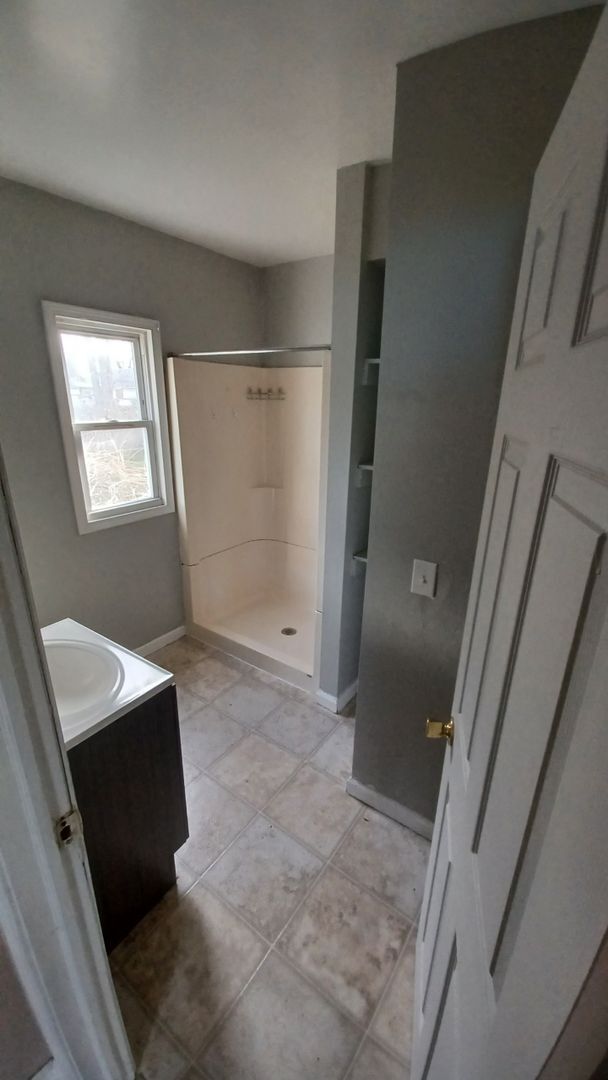Foto del edificio - Spacious 4 Bedroom 2 bath house located ne...