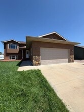 Building Photo - 5016 Dylan Dr