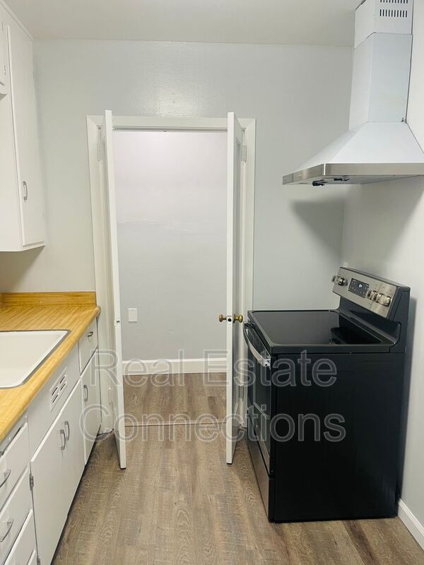 Foto del edificio - 1541 Lewis St