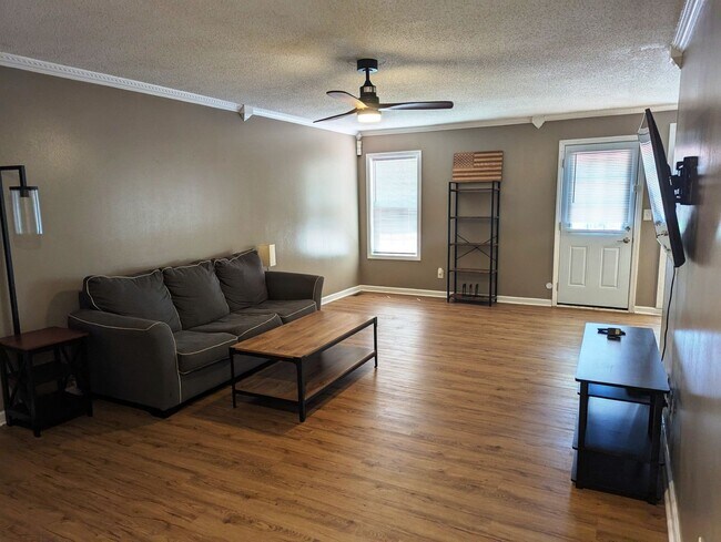Building Photo - Lovely Ranch Home in Established Neighborhood