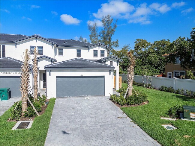 Foto del edificio - 4901 Oakmont Dr