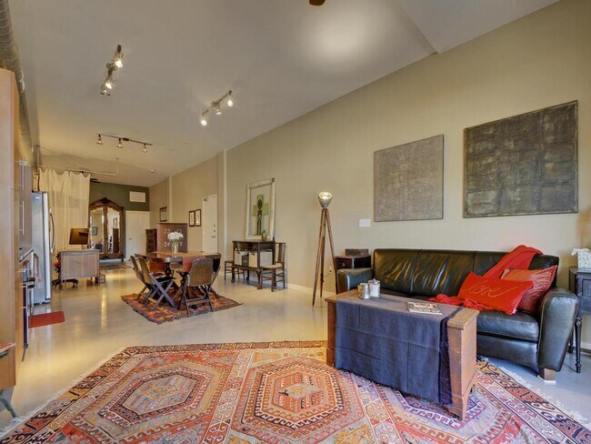 Foto del edificio - 2235 E 6th St