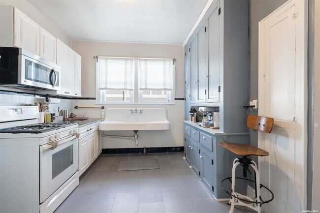 Foto del edificio - 317 W Walnut St