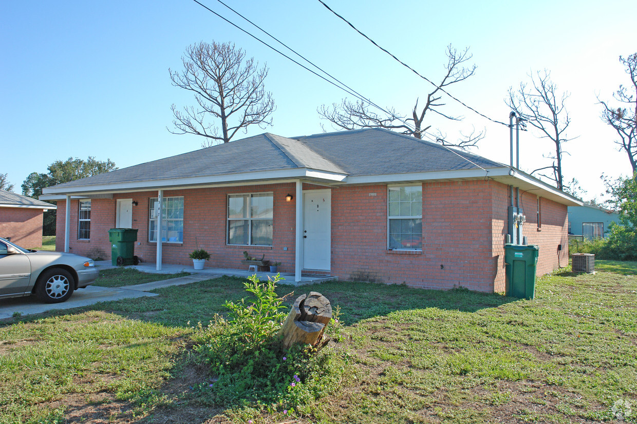 Building Photo - 3347 Green Briar Cir