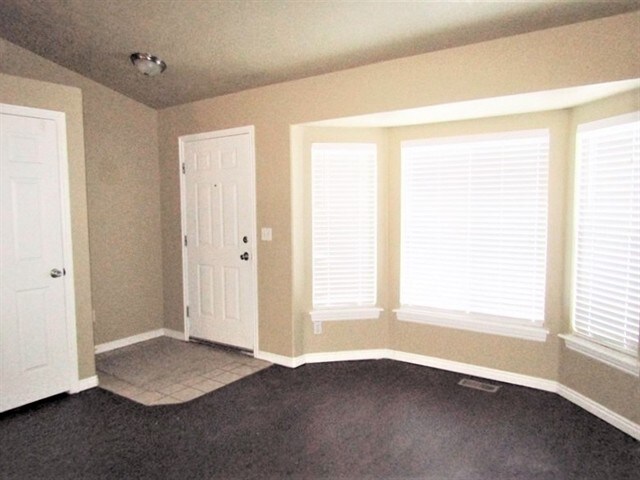 Foto del edificio - 6871 Mineral Mt Dr