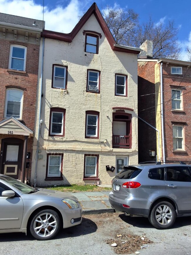 Building Photo - 163 Chambers St