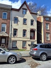 Building Photo - 163 Chambers St