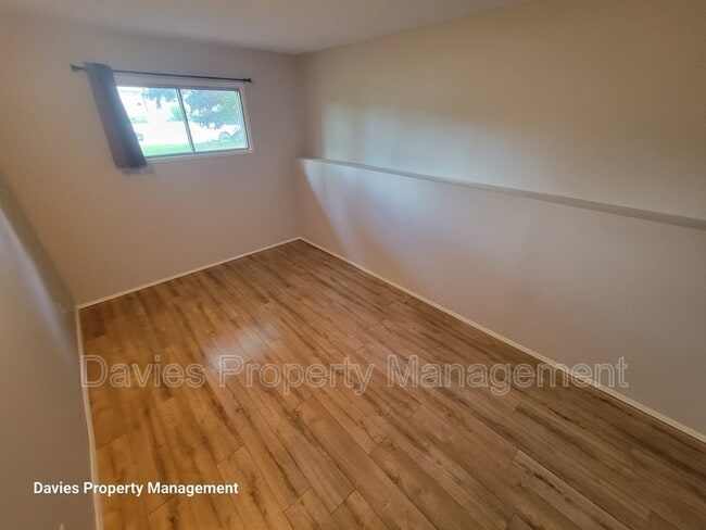 Building Photo - 8725-8151 151 St NW