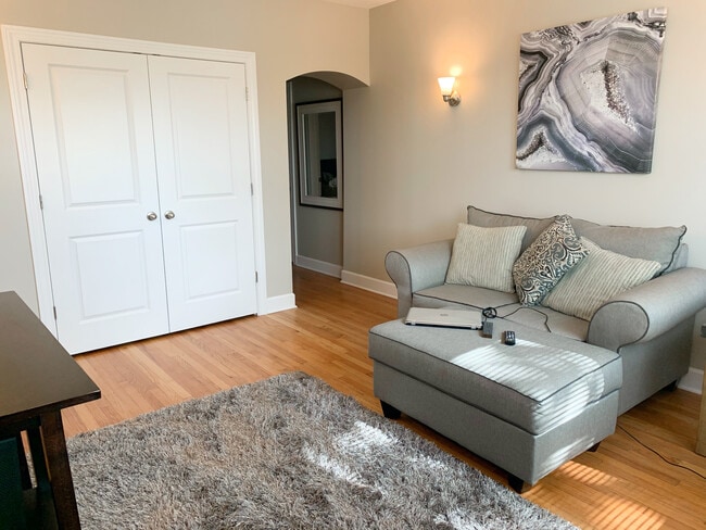 Building Photo - 1921 Grove Ave