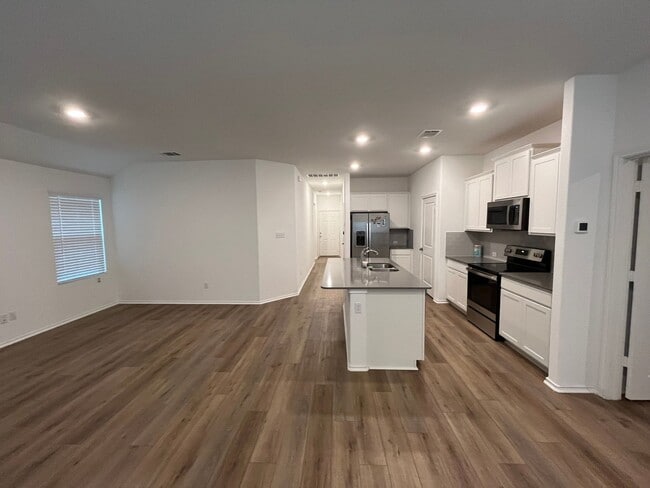 Building Photo - 3 Bedroom Single Family Home in Jarrell