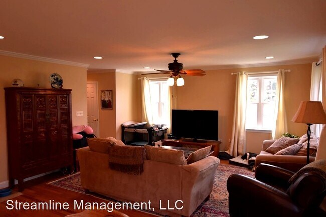 Building Photo - 5 br, 3.5 bath House - 10504 Amherst Ave