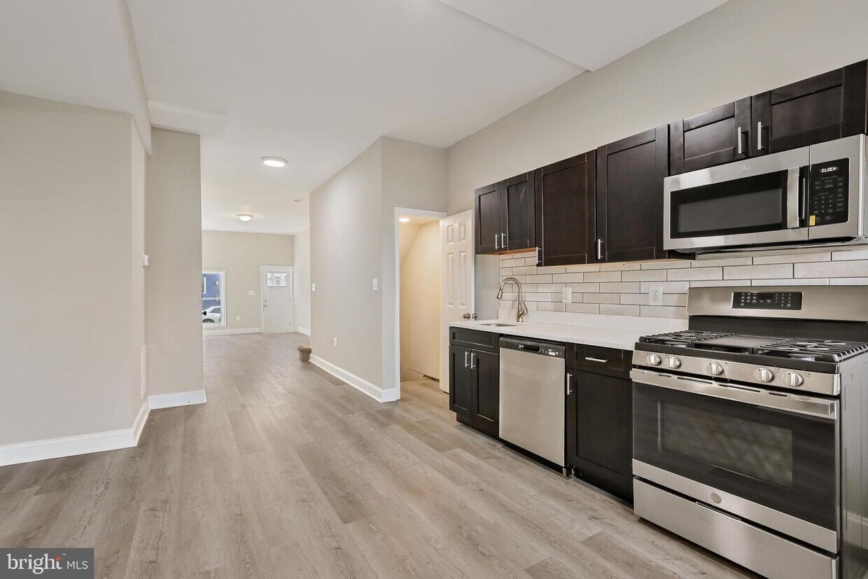 Foto principal - 2302 E Madison St