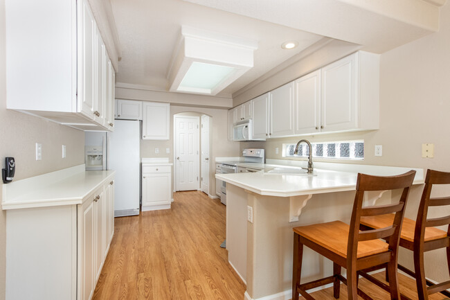 Building Photo - 1292 Braewood Ave