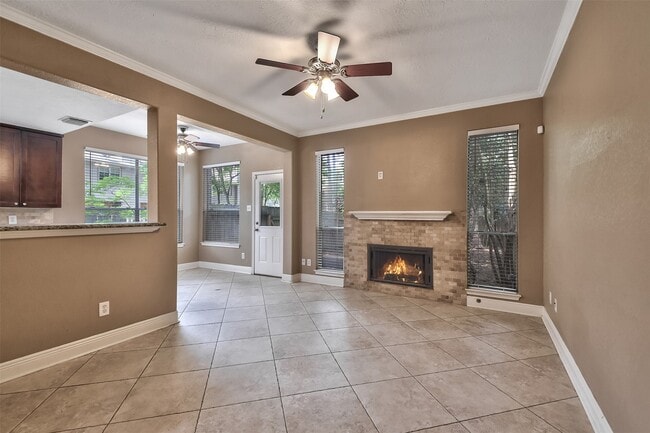 Building Photo - 5 E Willowood Ct