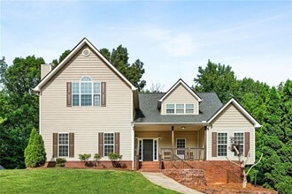 Building Photo - 176 Oak Leaf Dr