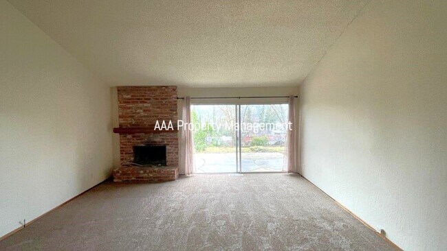 Building Photo - Nice 4 bedroom 2 bath Single family home i...