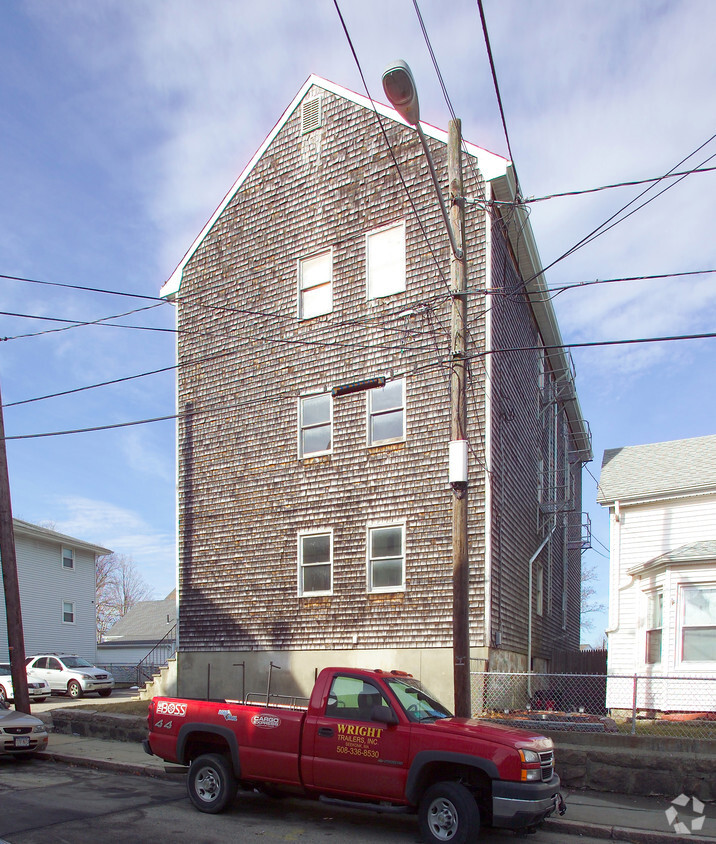 Building Photo - 39 Beacon St