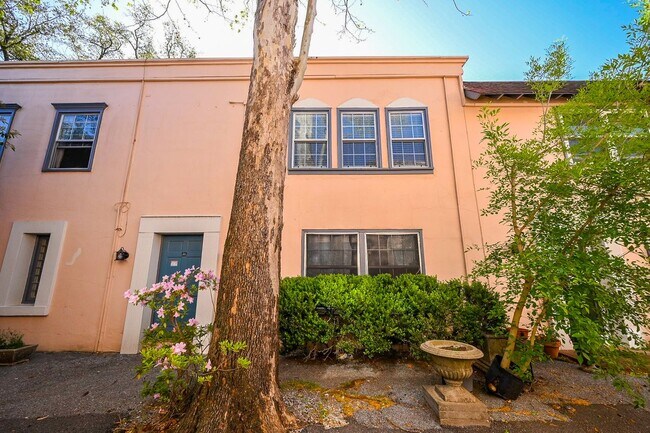 Foto del edificio - 5230 Arboles Dr