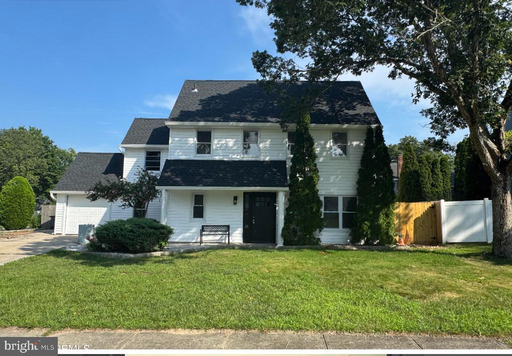 Primary Photo - 1 Maplewood Ct