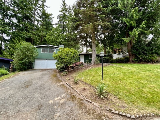 Building Photo - Stunning 3 bedroom in Edmonds! Available now!