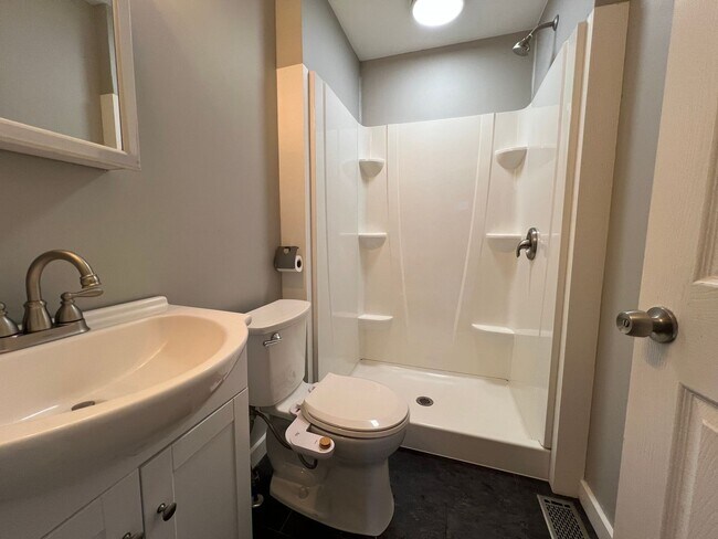Foto del edificio - Modern 2BR in Lawrenceville – Central AC, Granite Kitchen, & In-Unit Laundry!