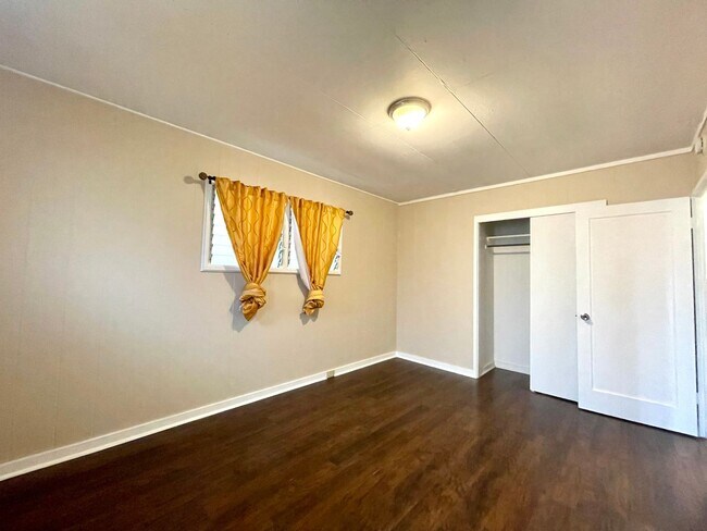 Foto del edificio - For Rent – Renovated 3-Bedroom Home with P...