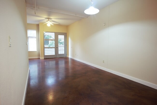 Building Photo - UT WEST CAMPUS - PRELEASE 8/15/2024 2 bed 2 bath