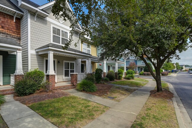 Building Photo - Charming 2 Bedroom, 2.5 Bath in Hampton Fo...