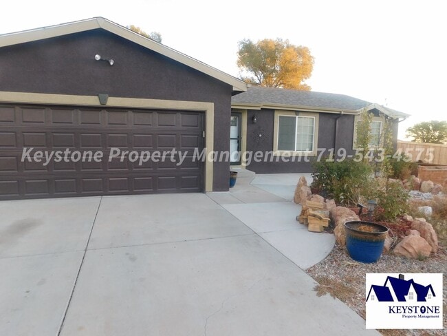 Building Photo - Pueblo West Rancher with Beautiful Views! ...