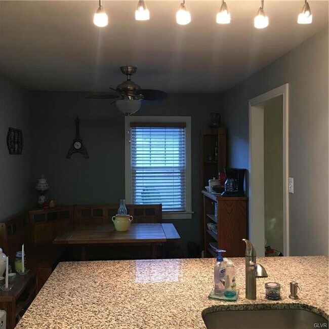 Foto del edificio - 3322 W Highland St