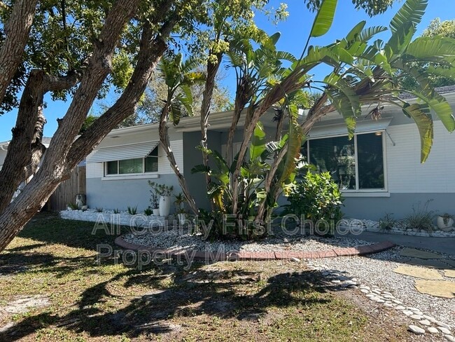 Building Photo - 1631 San Charles Dr