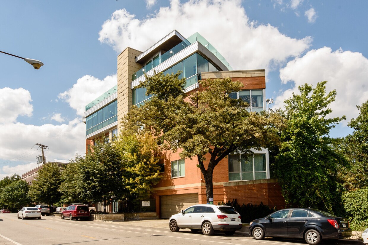 Primary Photo - 914 W Hubbard St