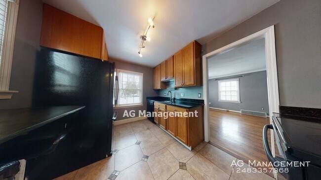 Building Photo - 200 N Altadena Ave