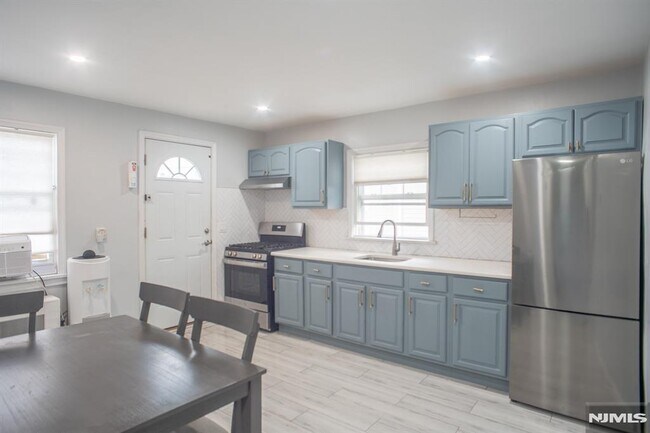 Building Photo - 94 Liberty St