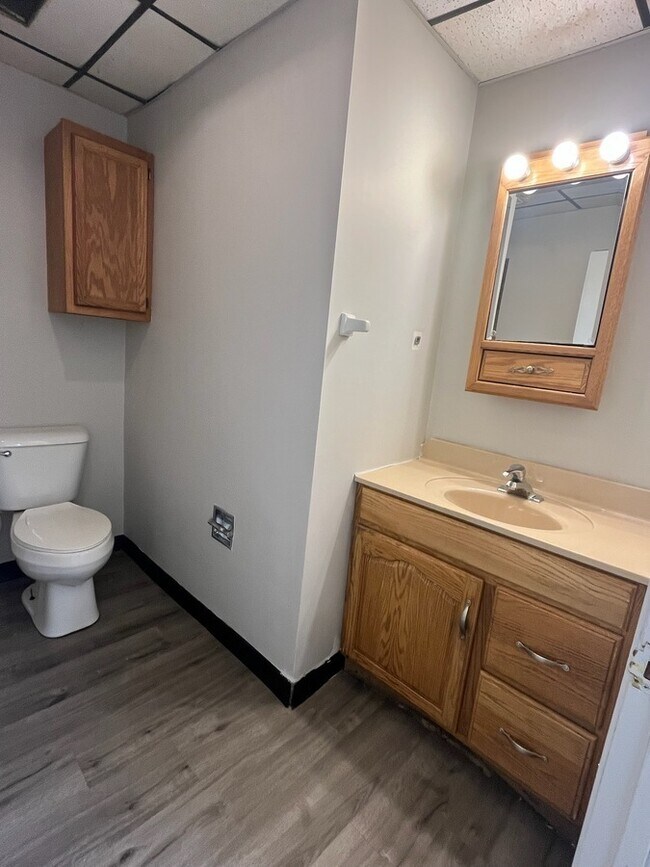 Foto del edificio - 3353 N Whitehall Rd