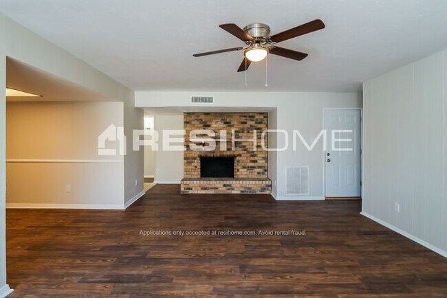 Building Photo - "Welcome Home! Get 1/2 month FREE RENT whe...