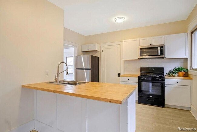 Foto del edificio - 1484 Virginia Park St