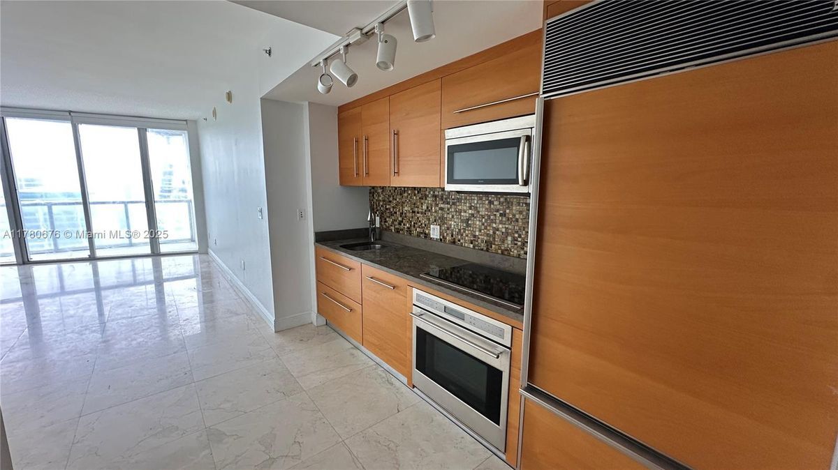 Primary Photo - 475 Brickell Ave