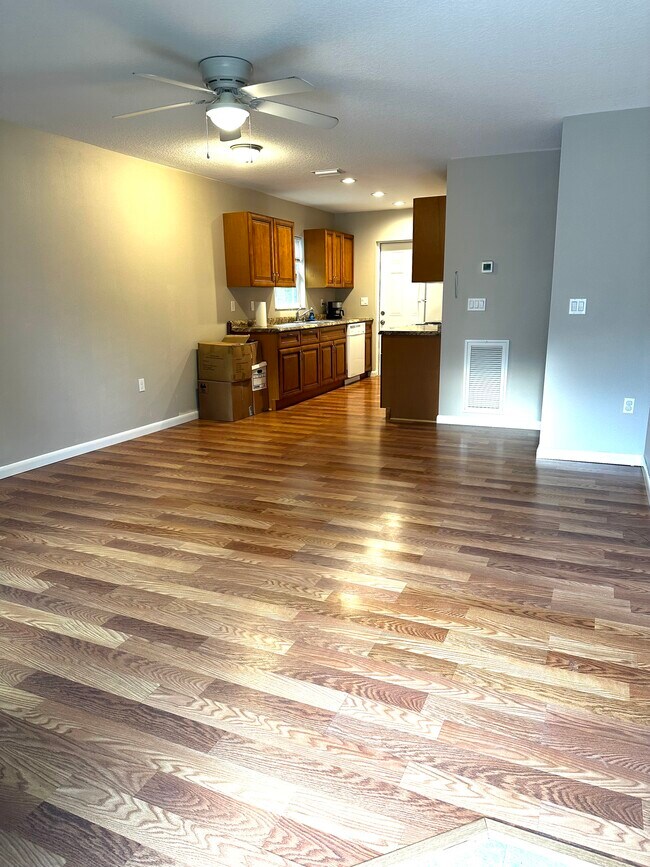 Foto del edificio - 4921 20th St Ct E