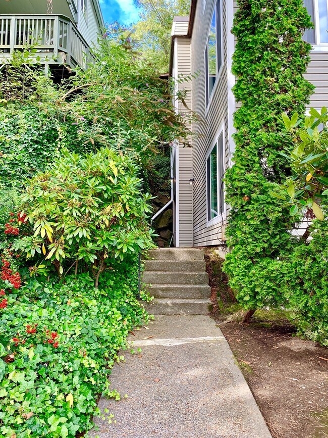 Foto del edificio - 3441 23rd Ave W