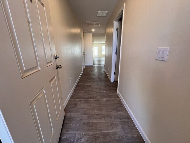Foto del edificio - MOVE IN SPECIALS, INTERESTED?  4 BED | 2 B...