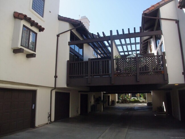 Building Photo - 8614 Villa La Jolla Dr