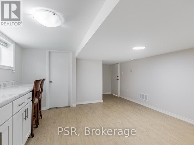 Building Photo - 41 Fairholme Ave