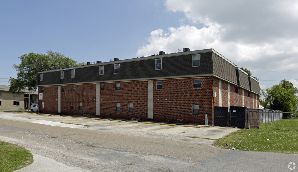 Building Photo - Jefferson Oak Apartments