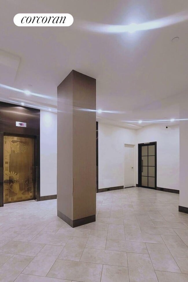 Building Photo - 45 W 81st St