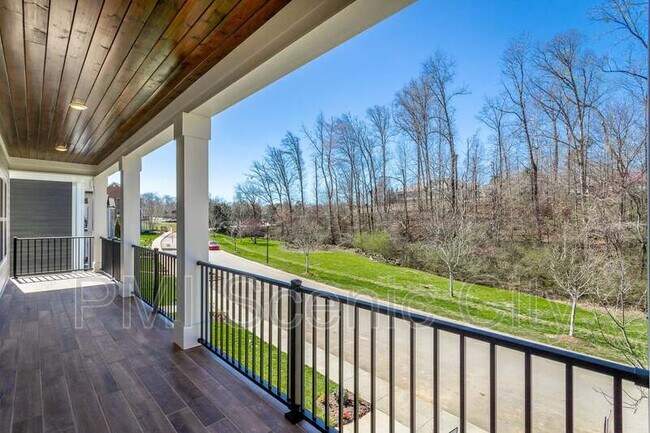 Building Photo - 2590 Spring Creek Dr NE