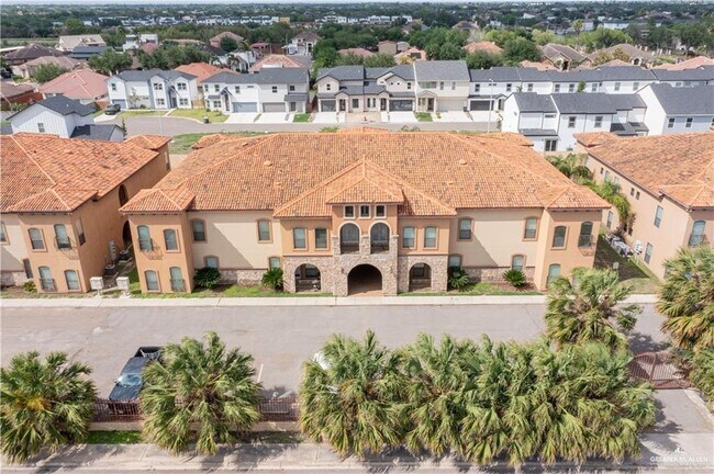 Building Photo - 17 Mimosa St